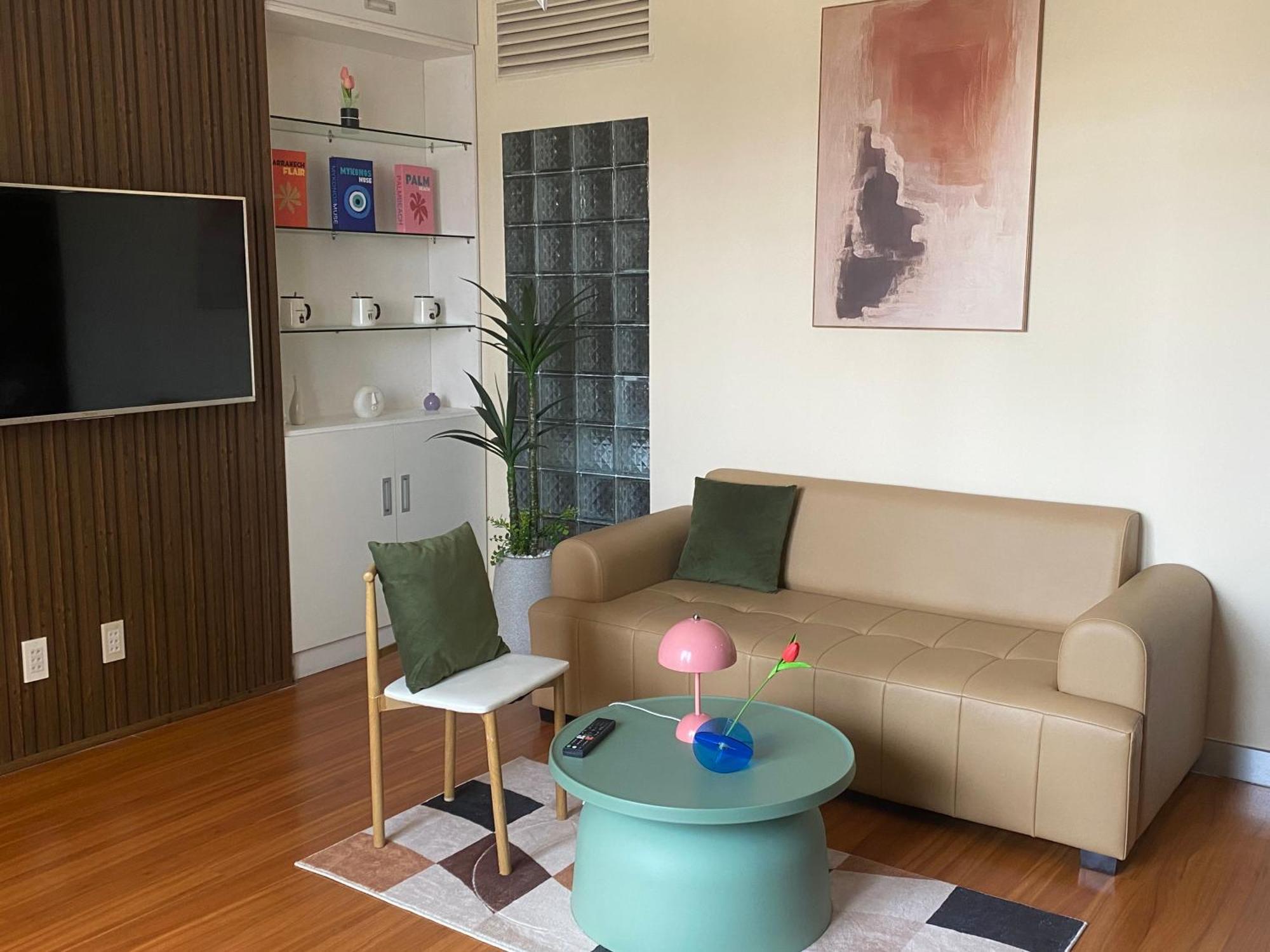 Airport Pick Up Free, Lai Gia Khi Thue Dai TP. Hồ Chí Minh